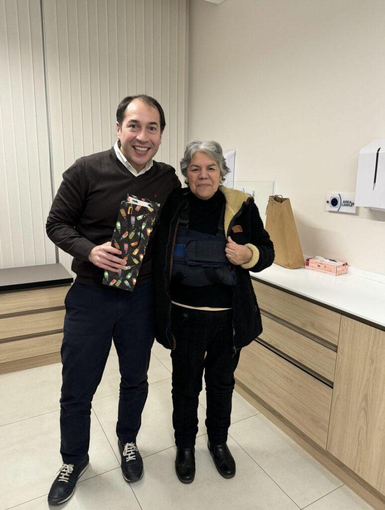 Paciente 2 semanas post operatorio manguito rotador con inmovilizador, fase de protección, Talca
