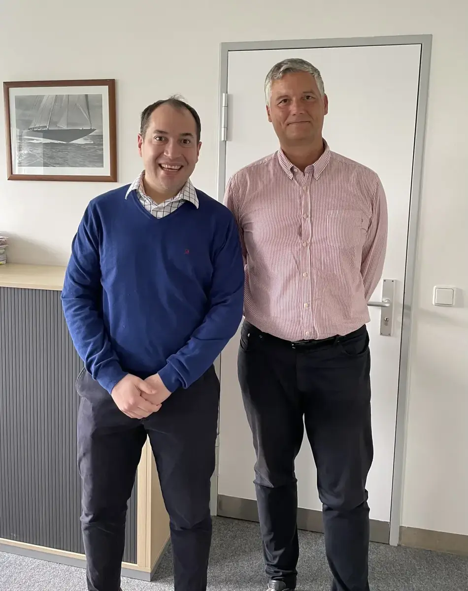Dr. Daniel Rojas junto al Prof. Dr. med. Peter E. Müller en Múnich, Alemania
