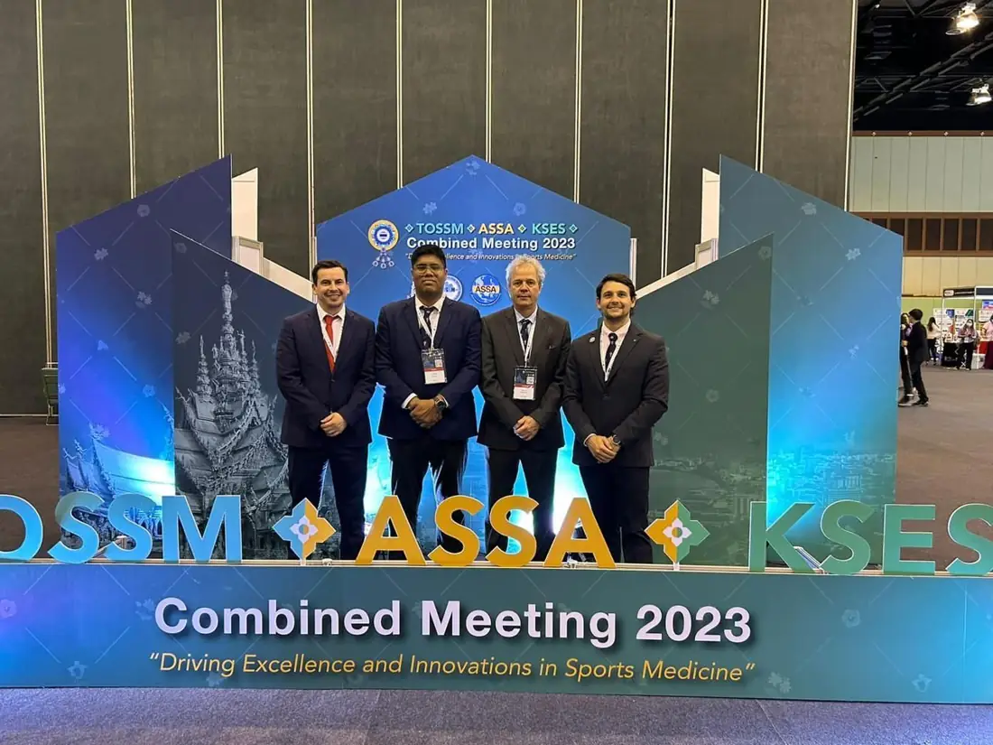 Dr. Gonzalo Rojas junto a la delegación SLARD en el TOSSM–ASSA–KSES Combined Meeting 2023 en Pattaya, Tailandia