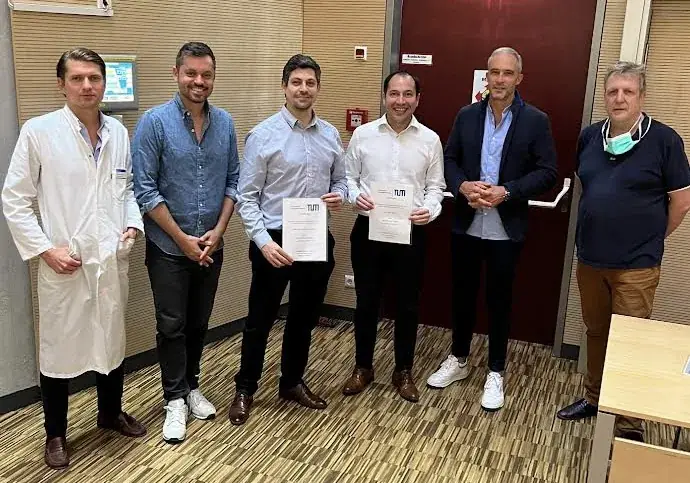 Dr. Daniel Rojas recibe el certificado de la beca DVSE/SLAHOC en la Universidad Técnica de Múnich