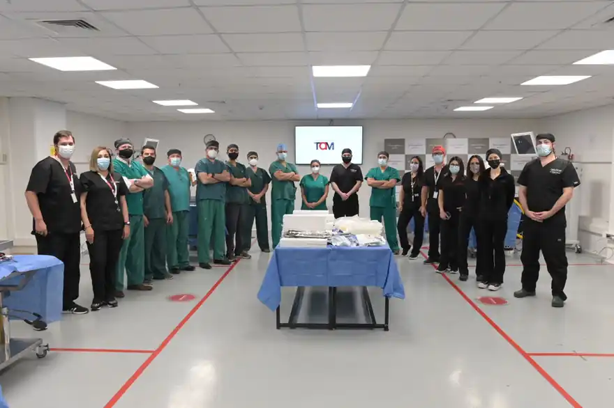 Profesores, cirujanos participantes y equipo organizador del curso cadavérico de artroscopía de hombro de octubre de 2021 en el laboratorio de Johnson & Johnson Institute, Santiago